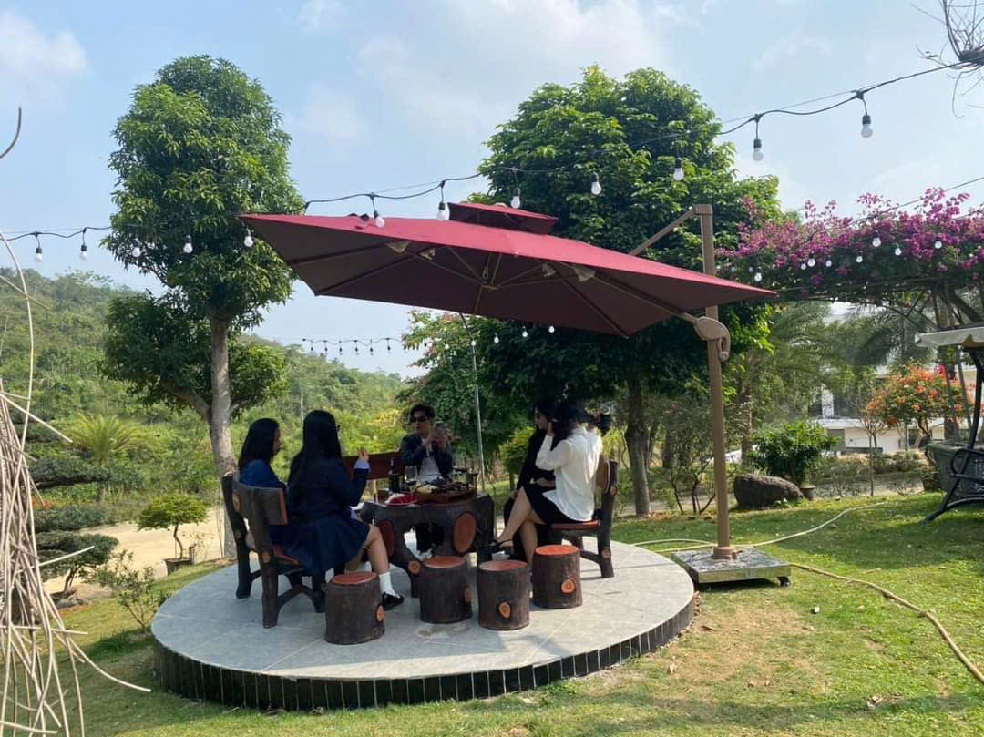 Dù hòa phát lệch tâm vuông 3m hợp kim nhôm xoay 360 màu đỏ