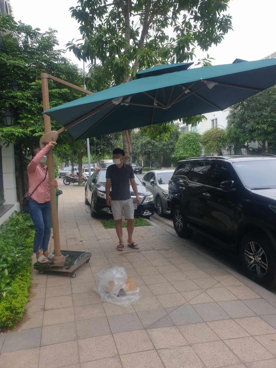 Dù hòa phát lệch tâm vuông 3m hợp kim nhôm xoay 360 màu xanh