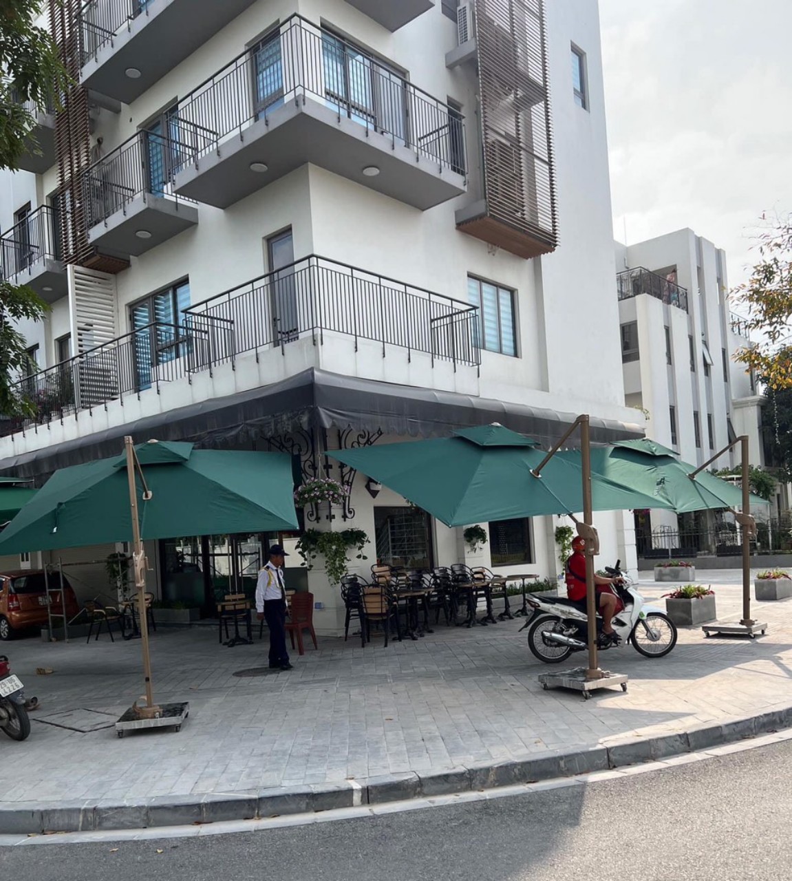 Dù hòa phát lệch tâm vuông 3m hợp kim nhôm xoay 360 màu xanh