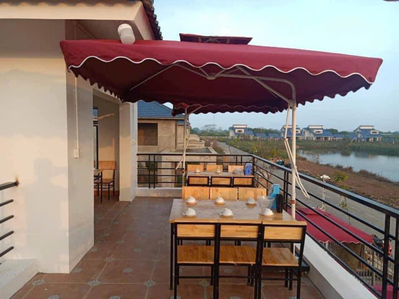 Ô dù hòa phát lệch tâm vuông 2m5 màu đỏ