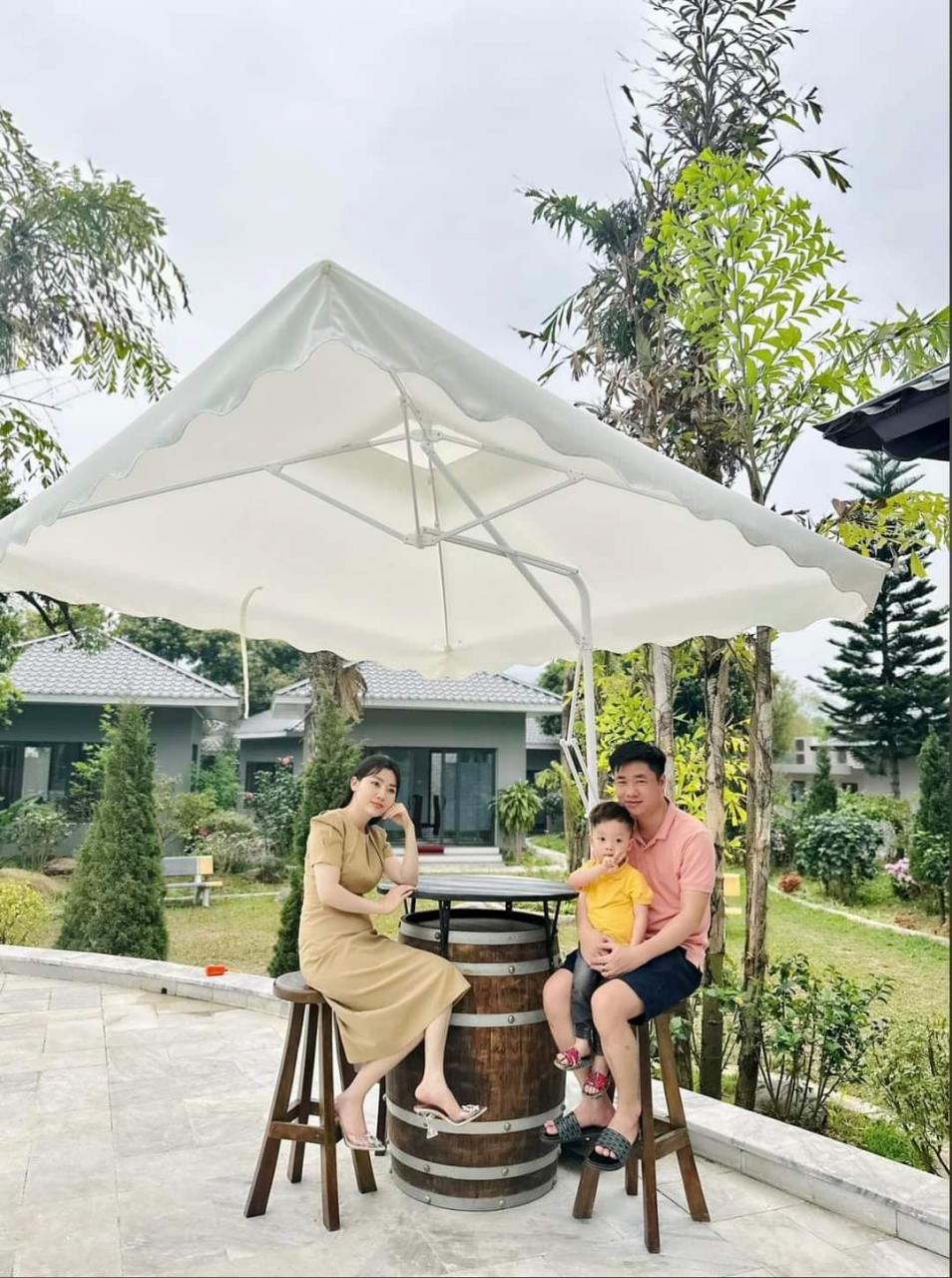 Ô dù hòa phát lệch tâm vuông 2m5 màu trắng