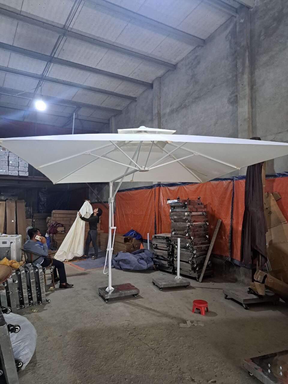 Ô dù hòa phát lệch tâm vuông 3m màu trắng